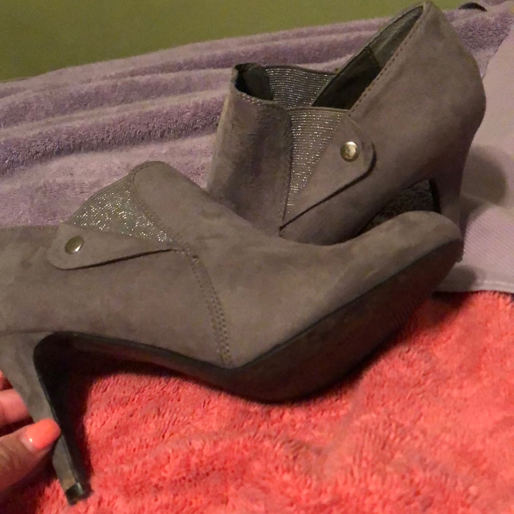 Shoes - Picture 4 of 4